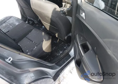 2022 Kia Sportage Lx z USA, uszkodzony, nr VIN KNDPMCAC2N7983839